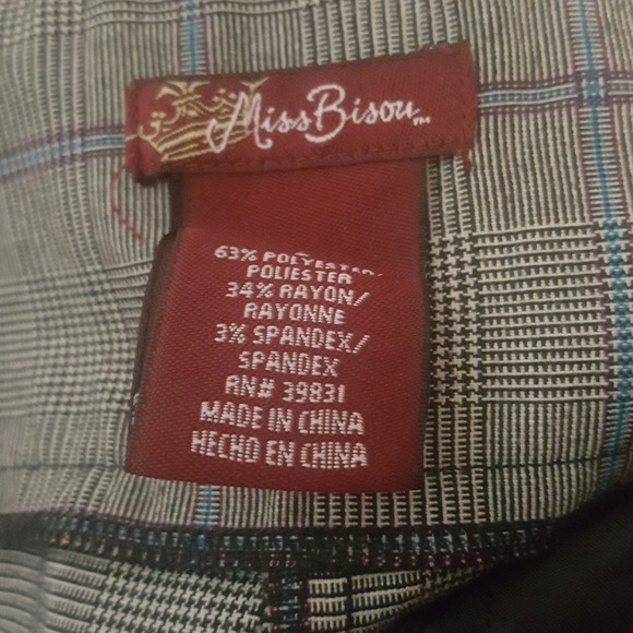 Miss Bisou Women/Jr's Houndstooth Plaid Bermuda Casual Shorts Size 9 - Picture 4 of 5